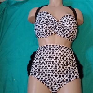 VM BLACK AND WHITE BIKINI, SIZE 18W